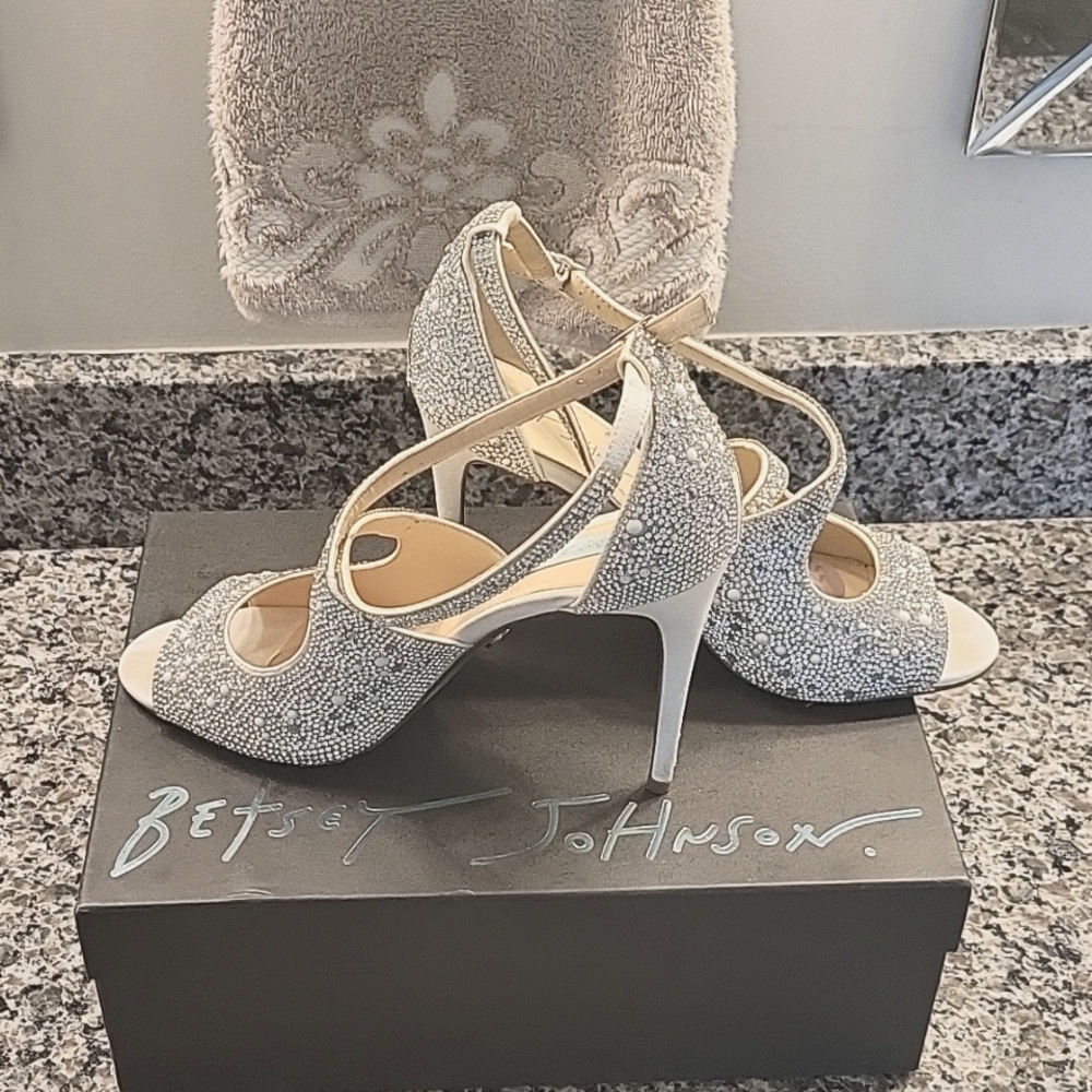 Ivory & Sliver size 10 heels